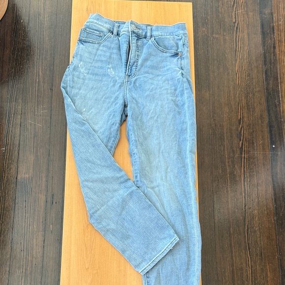 Express Super High Rise Mom Jean - Picture 1 of 7